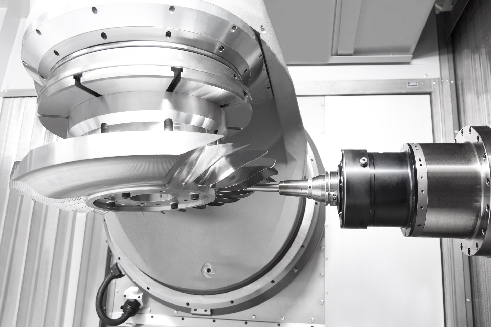 GF MACHINING SOLUTIONS AG LIECHTI ENGINEERING / ブリスク 