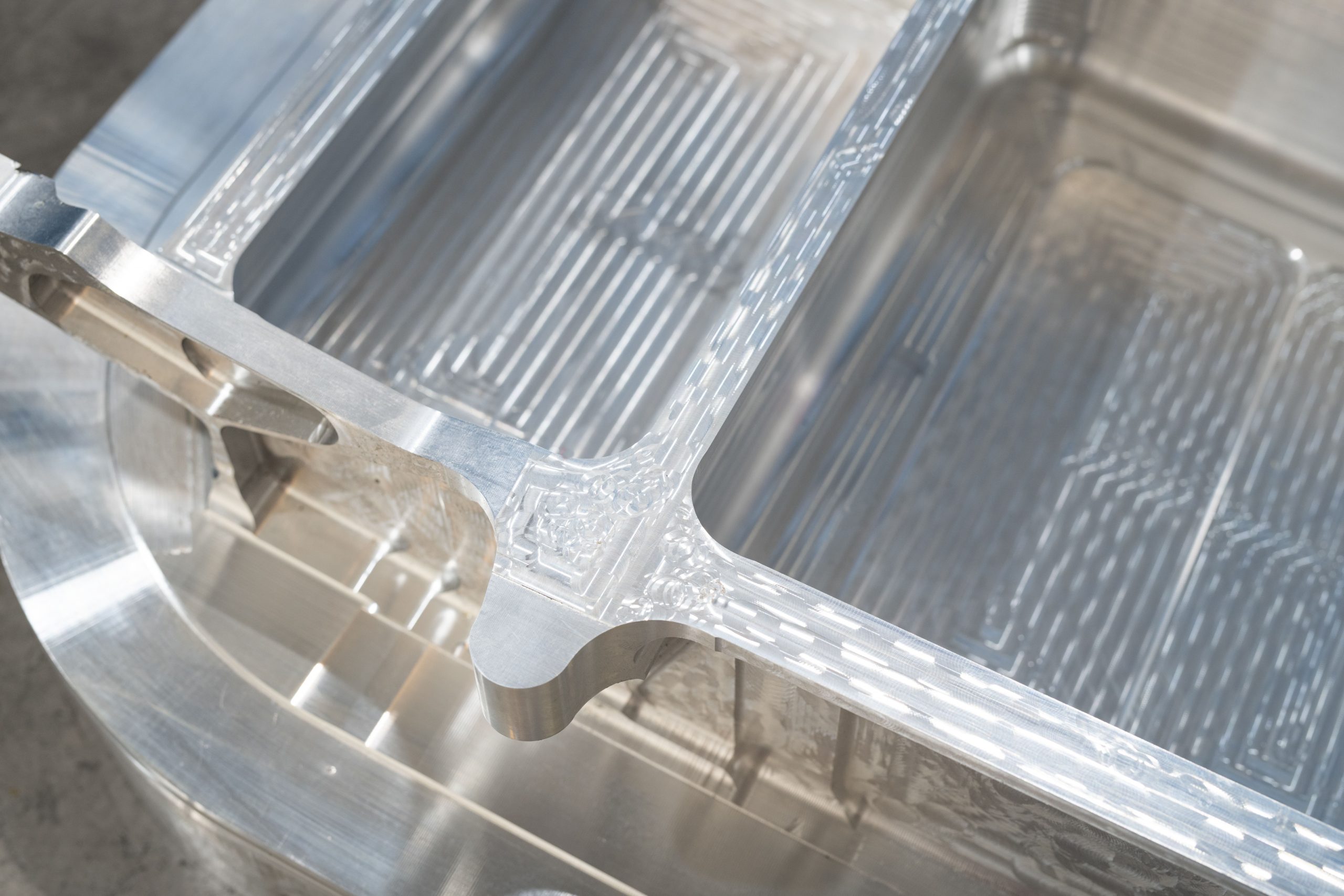 FIVES MACHINING / AEROSTAR 航空宇宙用構造部品量産向けハイエンド加工機 | 株式会社シーケービー